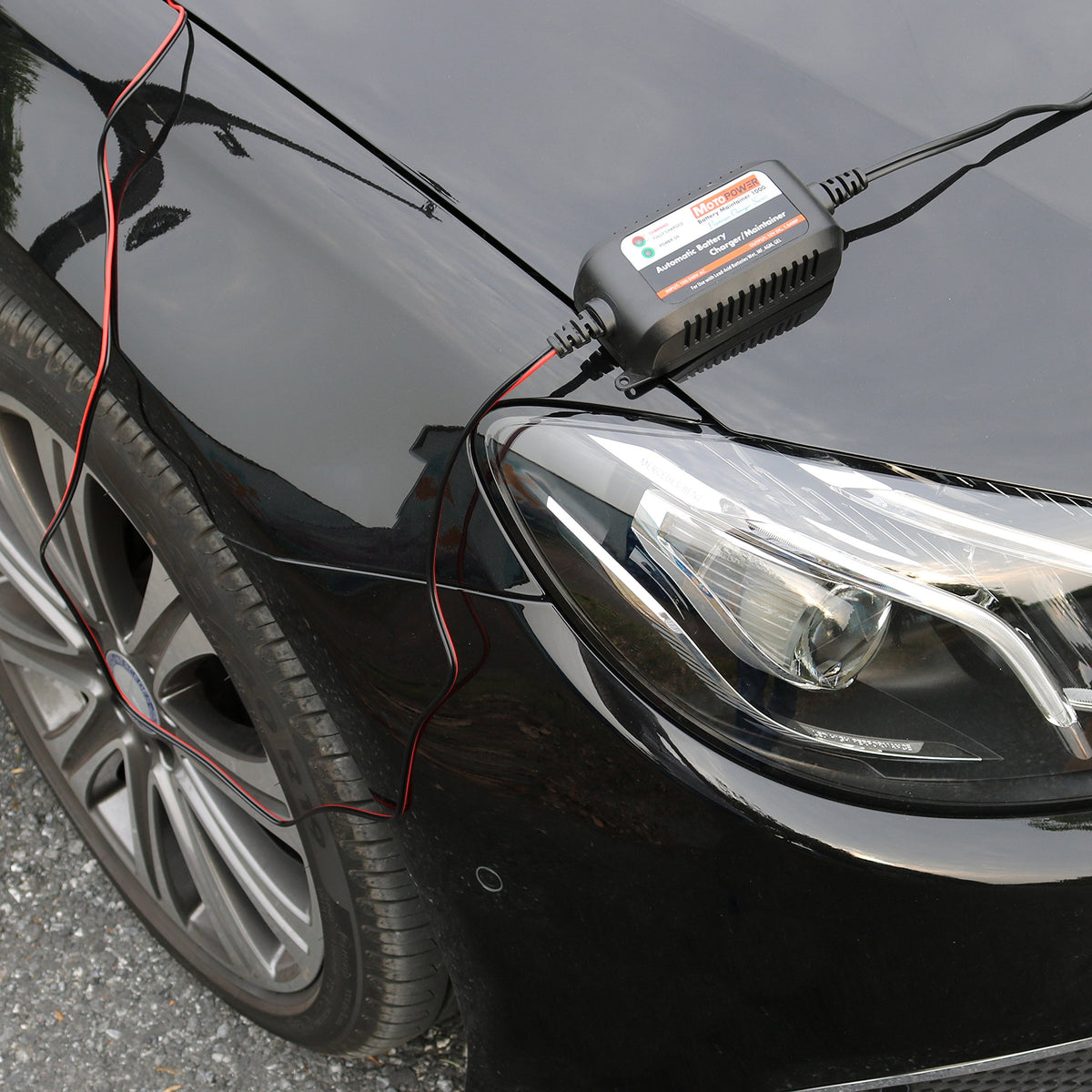 MOTOPOWER MP00205A 12V 800mA Fully Automatic Battery Charger/Maintainer