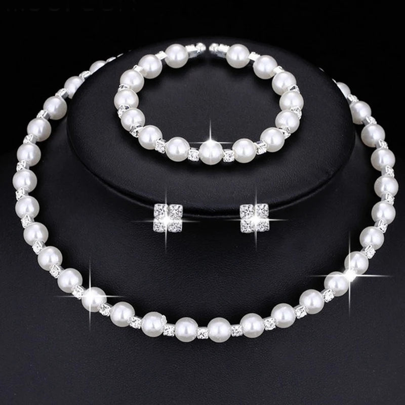 Ensemble Élégance Perles & Cristaux – Collier, bracelet et boucles d’oreilles couleur argent