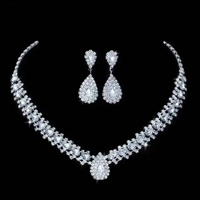 Ensemble Élégance Perles & Cristaux – Collier, bracelet et boucles d’oreilles couleur argent