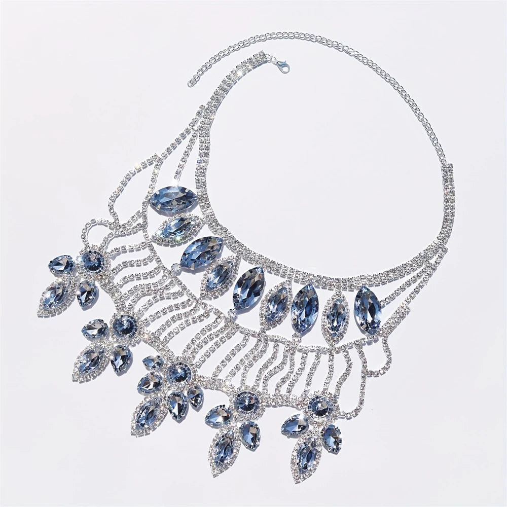 Collier Élégance Mariée – Ras-de-cou à strass et pendentif goutte d’eau