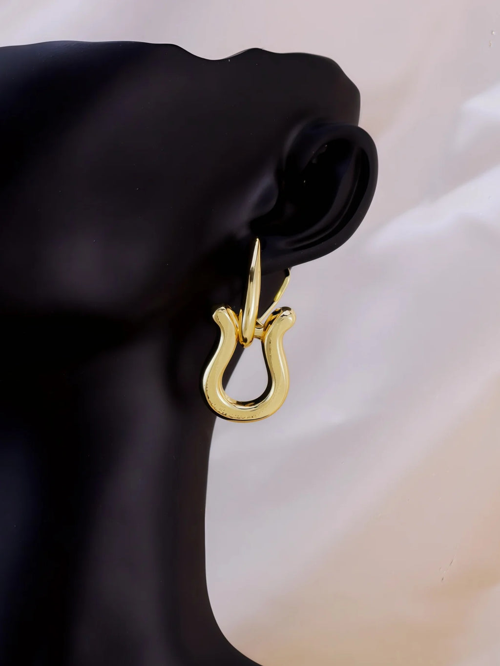 Parure Éclat Doré – Collier ras-de-cou, boucles d’oreilles, bracelet et bague
