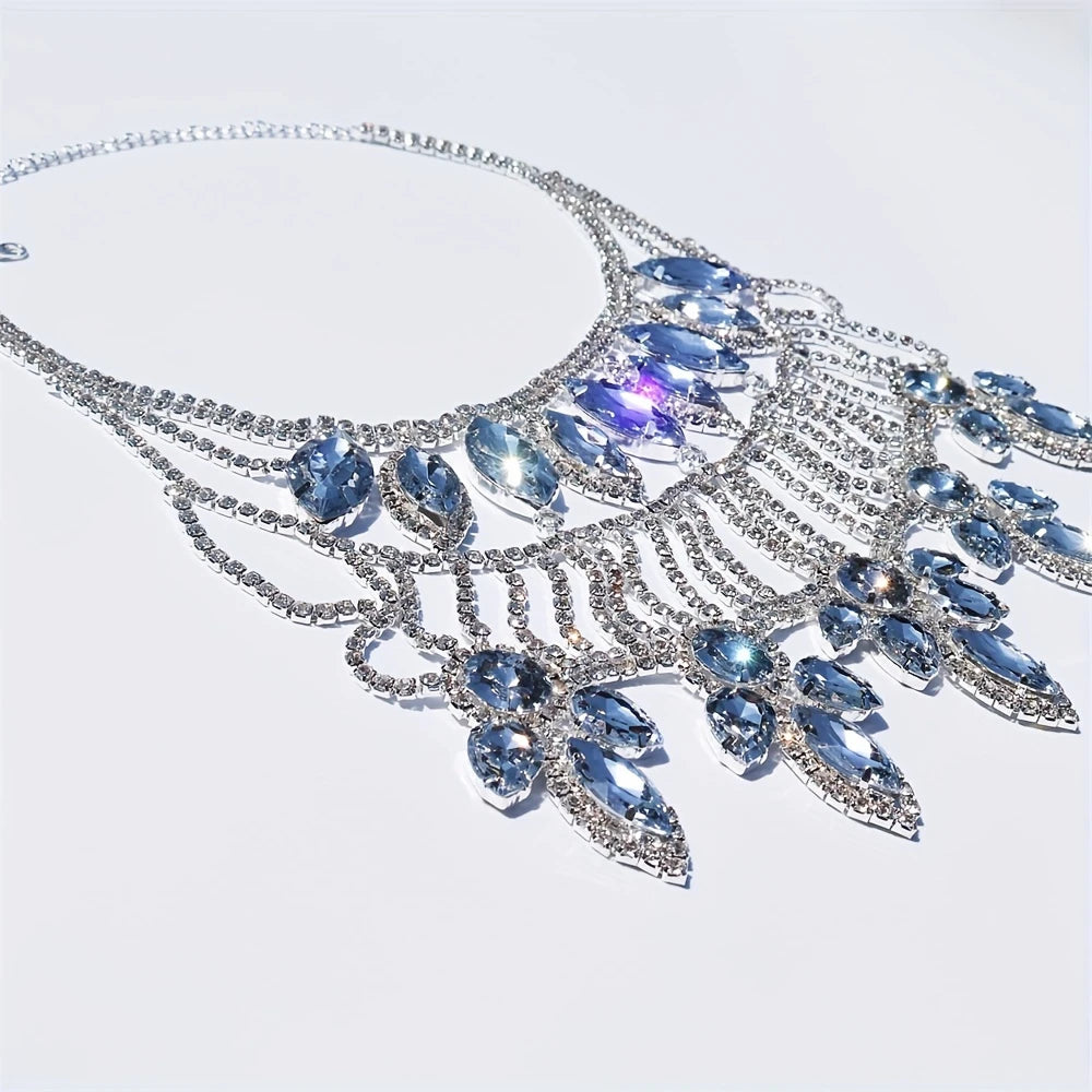Collier Élégance Mariée – Ras-de-cou à strass et pendentif goutte d’eau