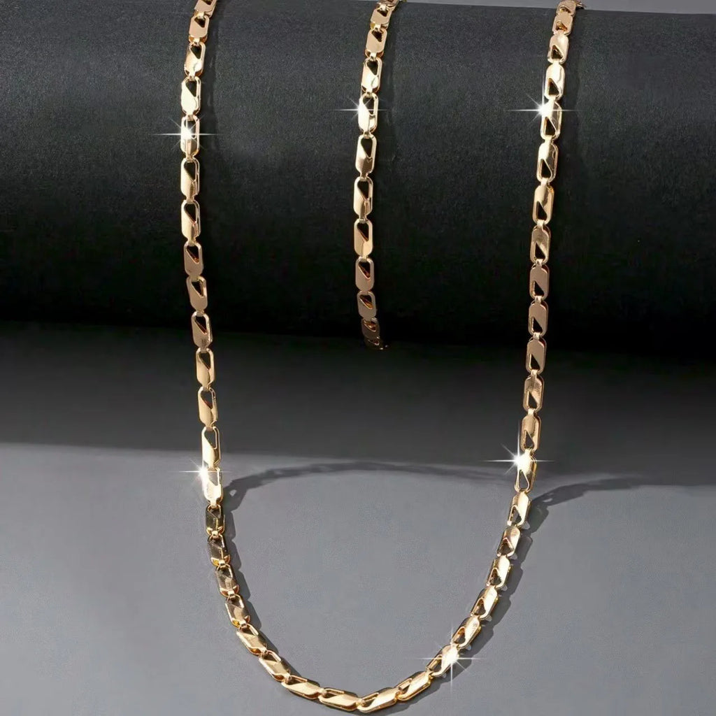 A Set of Sexy and Luxurious Women's Necklaces and Bracelets, a Fashionable and Versatile Women's Jewelry Set