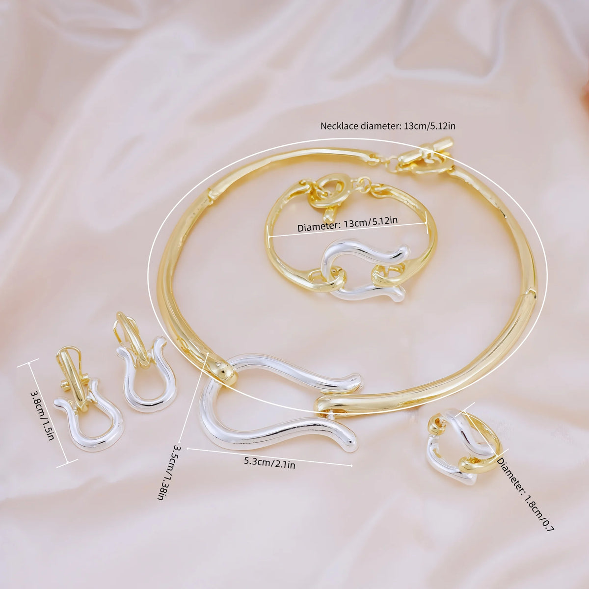 Parure Éclat Doré – Collier ras-de-cou, boucles d’oreilles, bracelet et bague