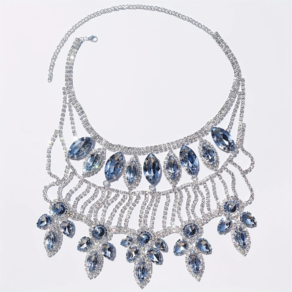 Collier Élégance Mariée – Ras-de-cou à strass et pendentif goutte d’eau
