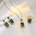 Parure Éclat Carré – Ensemble de 4 pièces à strass : collier, boucles d’oreilles et bague